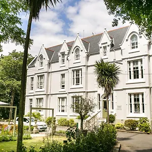 4* Hotell The House